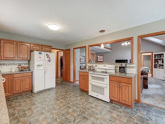 3rd image of 7953 Edgewater Dr