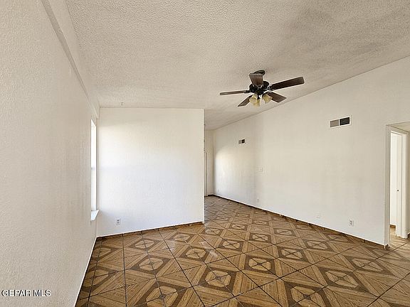 5th image of 284 Sandy Hills Ln