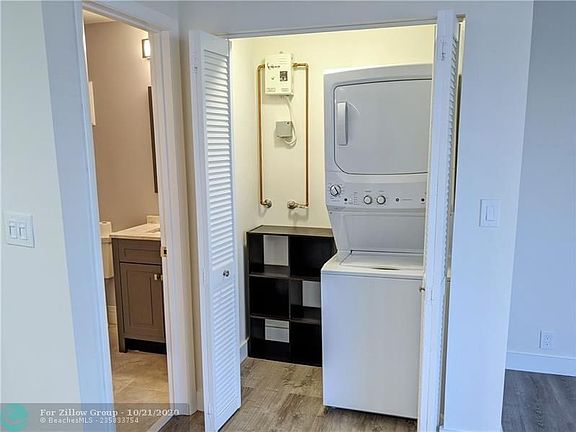4th image of 1212 NE 8th Ave #A
