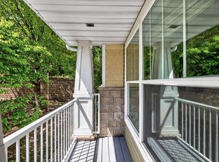 1240 County Road D E Unit 10, Maplewood, MN 55109