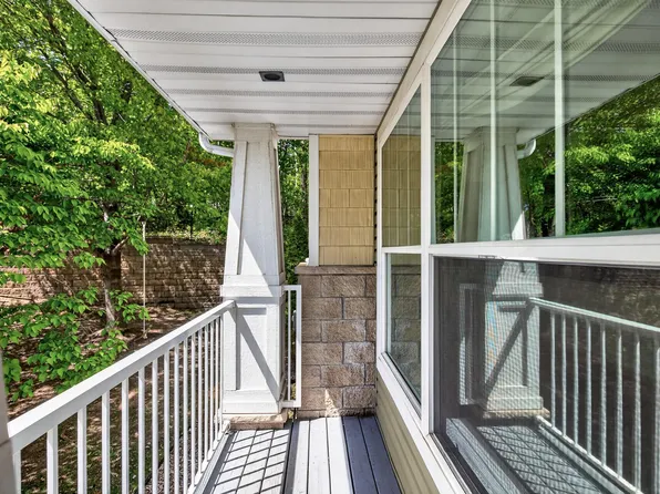 1240 County Road D E Unit 10, Maplewood, MN 55109