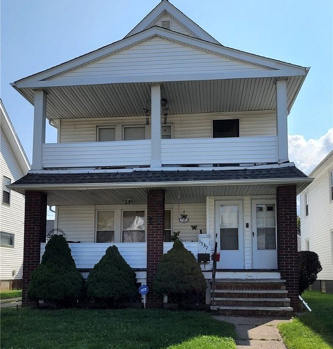 1st image of 3539 W 122nd St