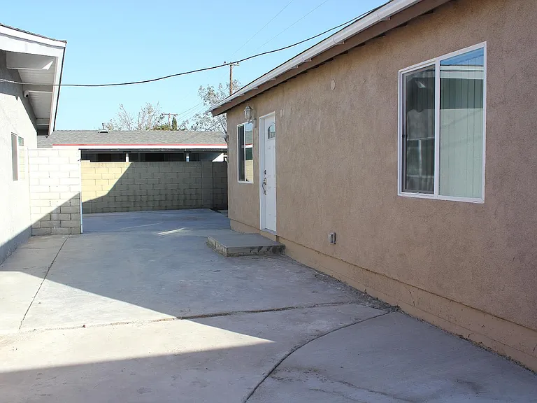 SMALL SEMI-PRIVATE PATIO.