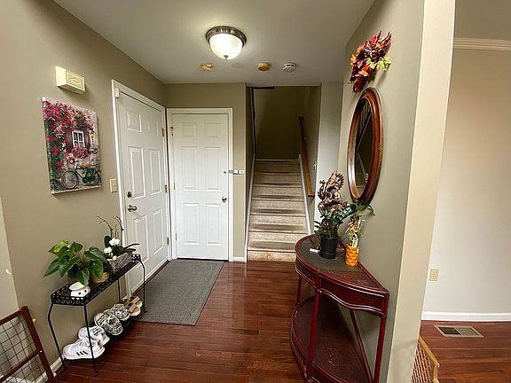 3rd image of 6824 Lincoln Dr