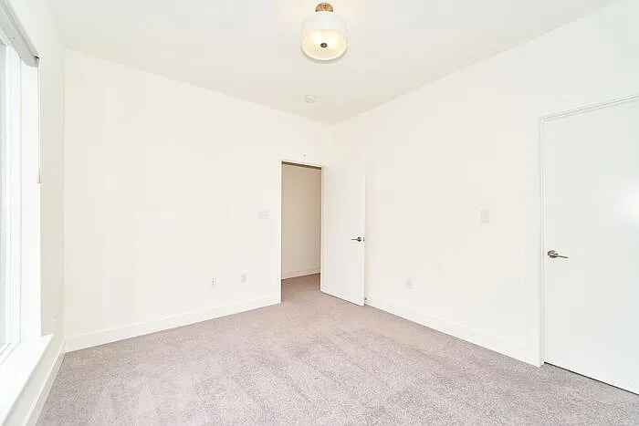 727 Perth Ln — Photo 18