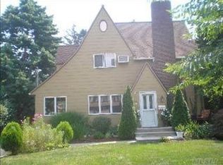 2070 Kirkwood Ave, Merrick, NY 11566