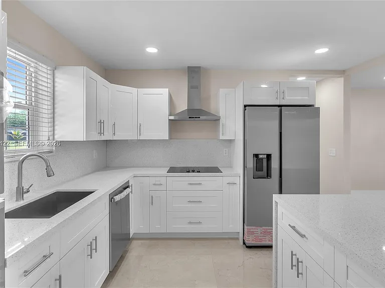 378 SW 6th St #1 — Photo 12