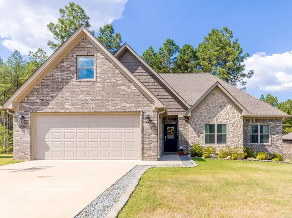 18540 Parkway Pines Dr, Bauxite, AR 72011