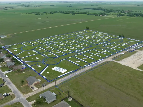 404 Rueben Ave, Holland, TX 76534