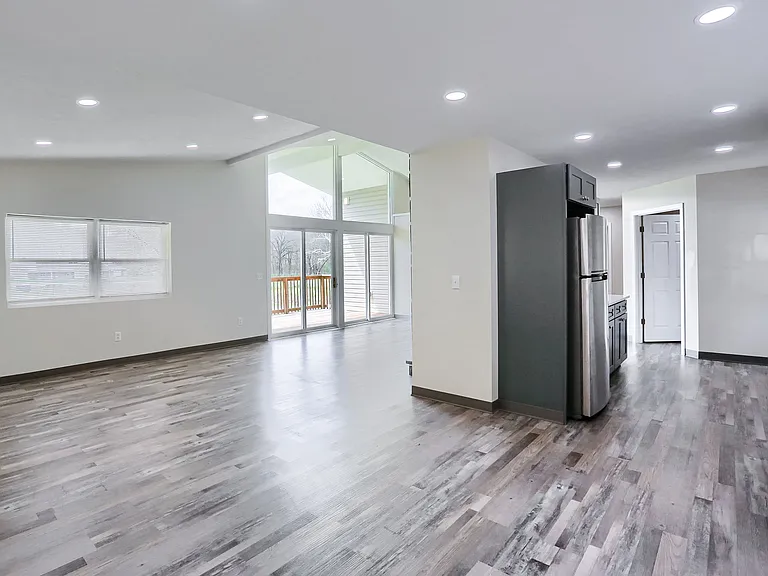 102 Kathleen Dr #2 — Photo 5