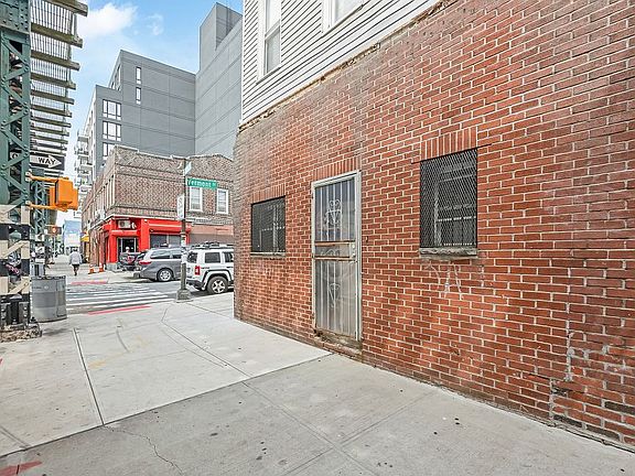 5th image of 2693 Fulton St