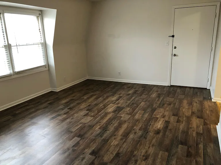 904 Plaza Dr #11 — Photo 2