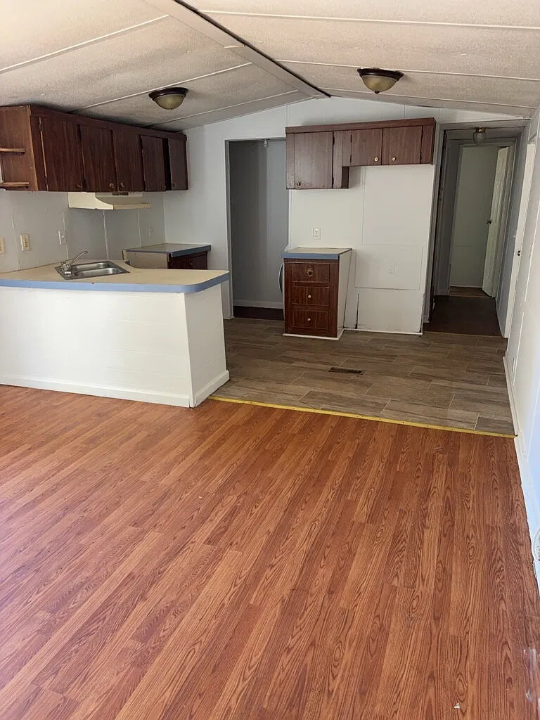 2 bed, 1.5 bath, $800 — Photo 2