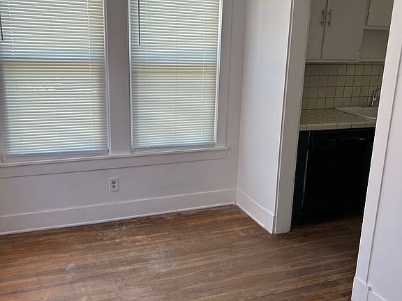 4th image of 831 W Houston St