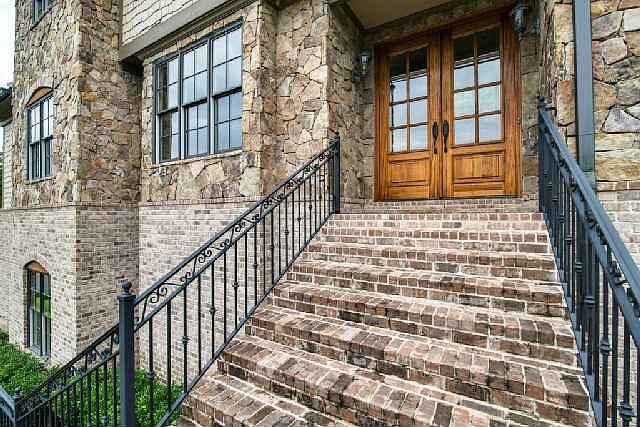 2nd image of 105 Allenhurst Cir
