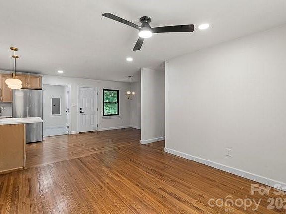 4th image of 2430 Dora Dr