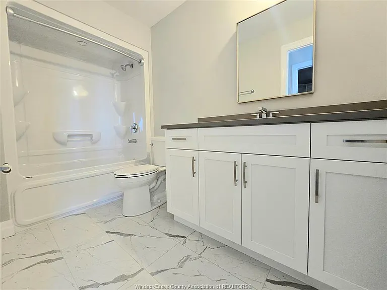 310 Blake Ave — Photo 7