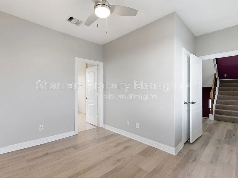 408 Eichwurzel Ln #D — Photo 21