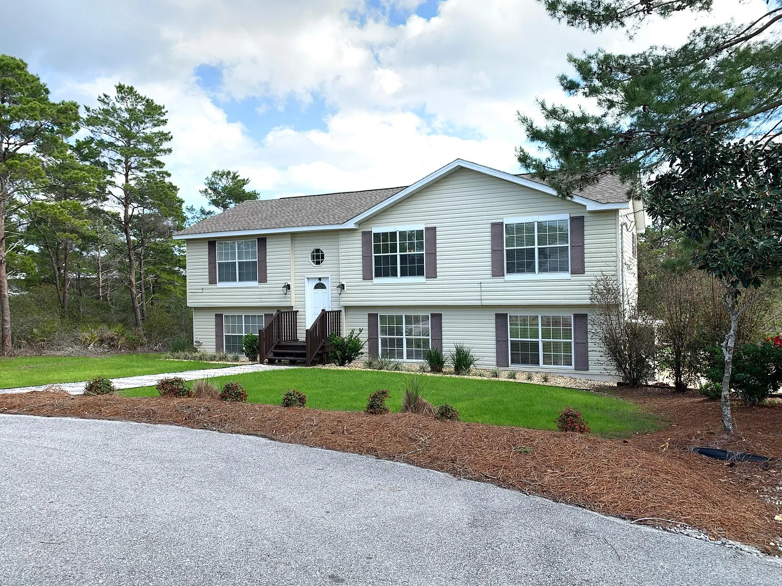 4 bed, 2500 sqft, $3,950 — Photo 4