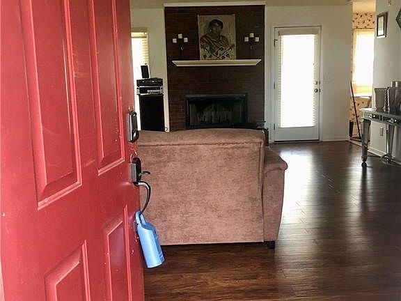 3rd image of 27 Clayton Ct