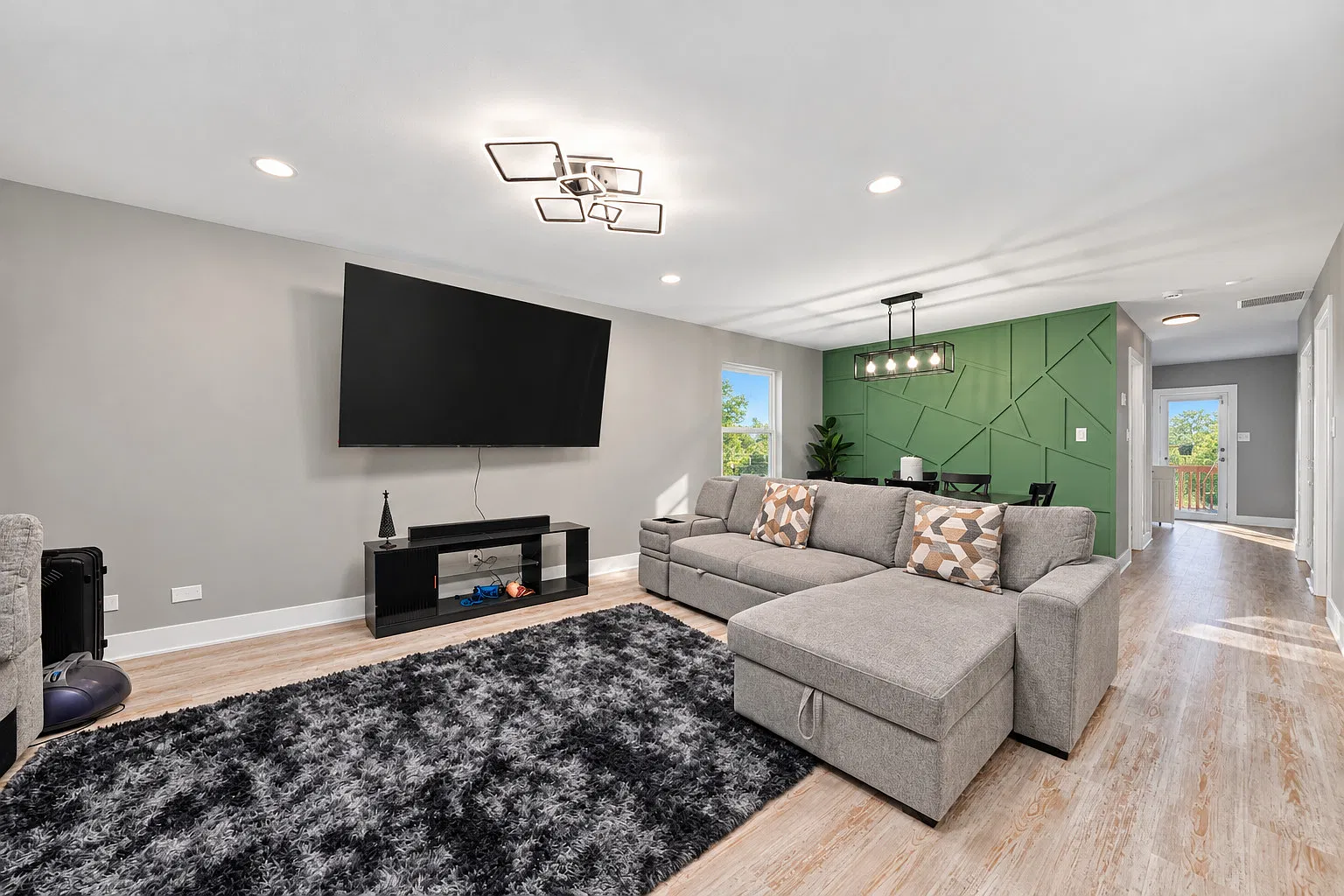 3 bed, 2000 sqft, $3,000 — Photo 3