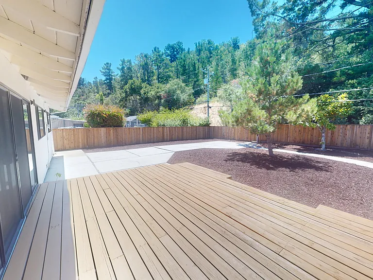 1257 Sleepy Hollow Ln — Photo 18