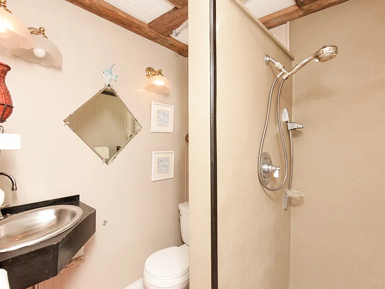 403 Crawford Rd #B — Photo 16