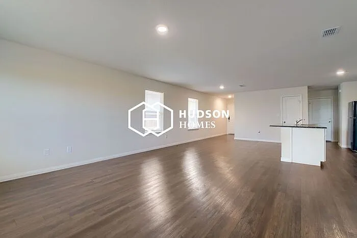 7610 Florence Dr — Photo 4