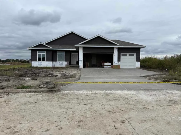 15 N Seven Oaks Rd, Northliberty, IA 52317