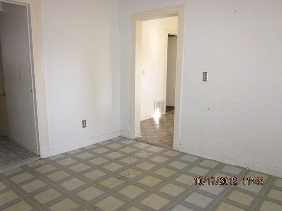 5th image of 1511 Lyons Ave