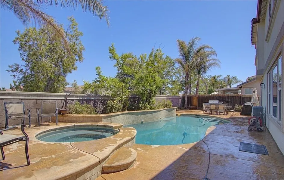 5 bed, 4011 sqft, $4,650 — Photo 3