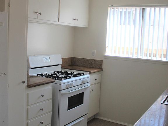5th image of 1516 Purdue Ave #9