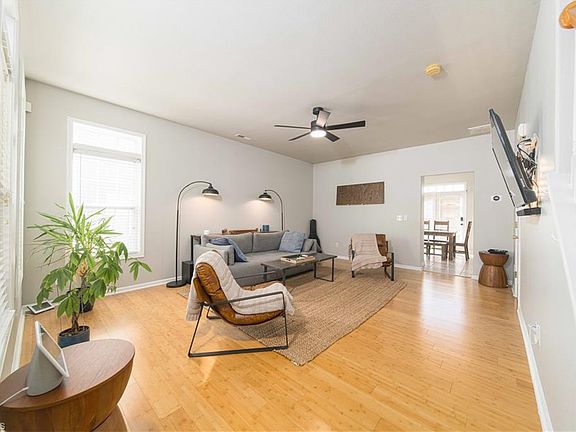 3rd image of 118 Sweetwater Cir