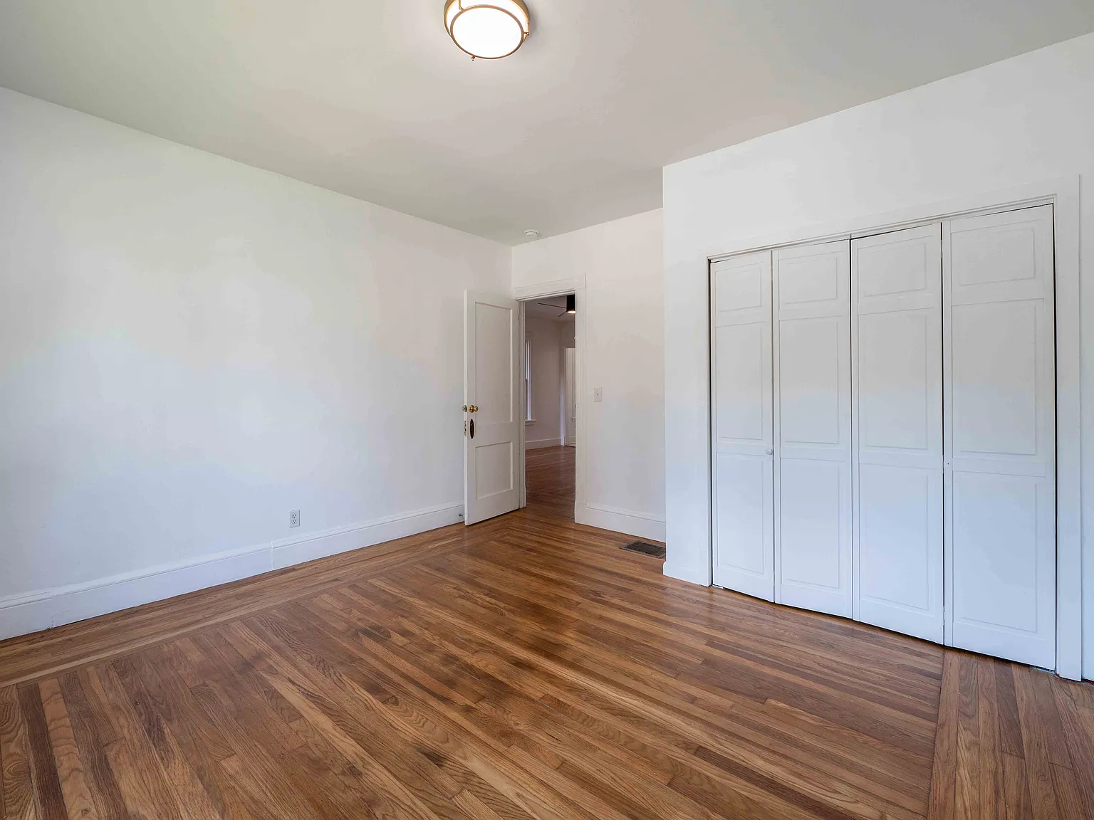 4 bed, 1100 sqft, $850 — Photo 4