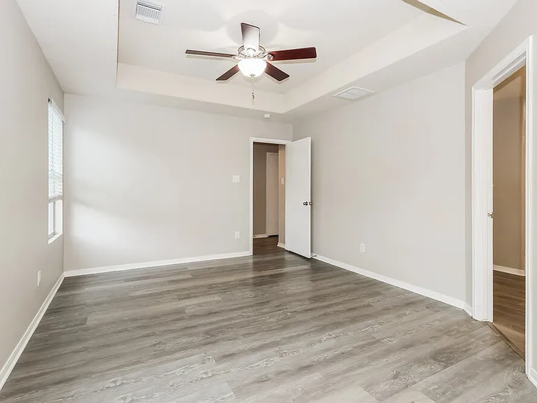 18407 Knob Hill Lake Ln — Photo 9