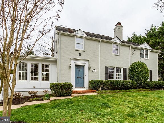 4th image of 3905 Everett St