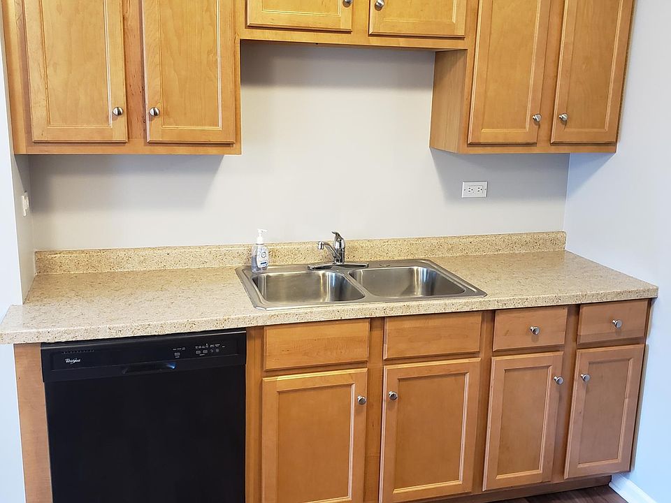 1st image of 141 W Quincy St #1