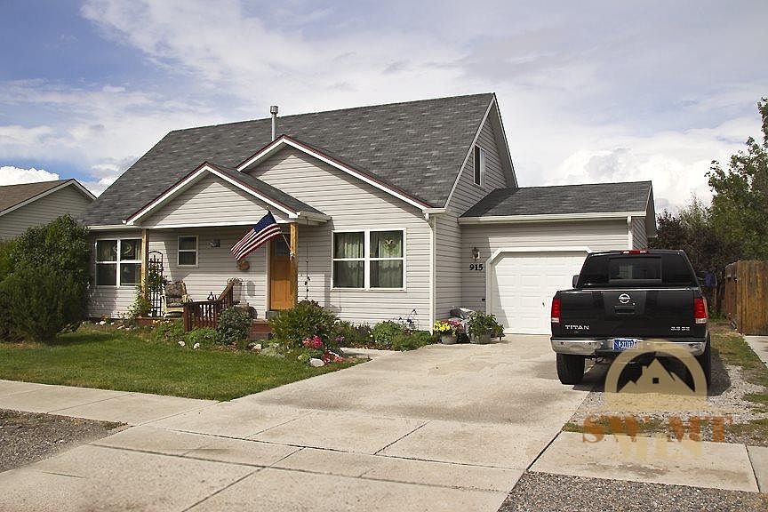 1st image of 915 Paisley Dr