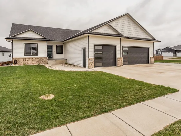 108 E Opal Ln, Hartford, SD 57033
