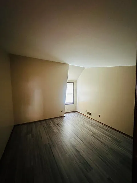 3 bed, 1.5 bath, 1050 sqft, $1,500 — Photo 3
