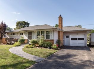 16 Stanridge Ct, Rochester, NY 14617