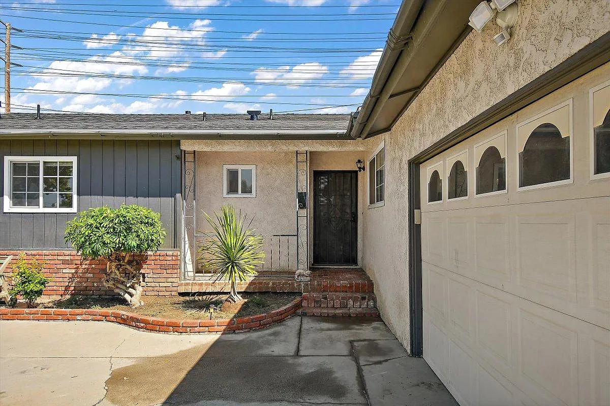 Building Photo - 7757 La Mesa Way