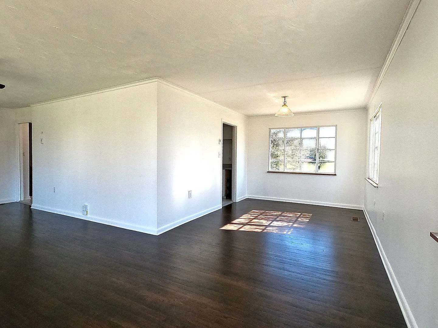 South Knoxville Charmer...3 bedroom, 1.5 bath basement rancher — Photo 4