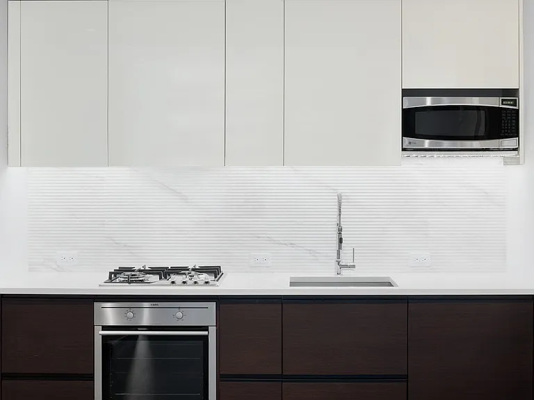 138 E 12th St #8L — Photo 3