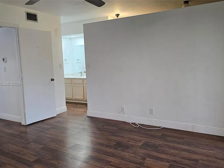 2810 SW 87th Ave #910 — Photo 13