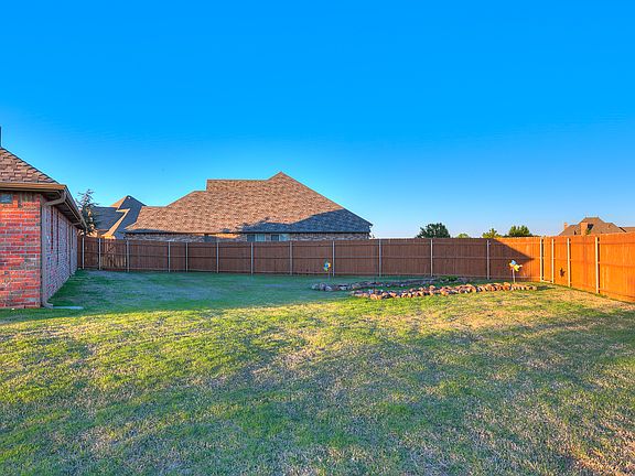 4th image of 14801 Trumball Cir