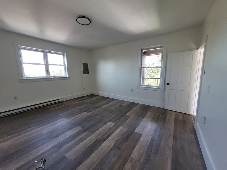 905 E King St — Photo 26