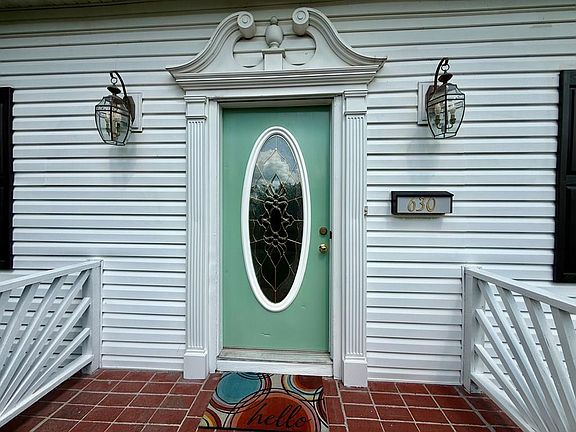 4th image of 630 Main St E