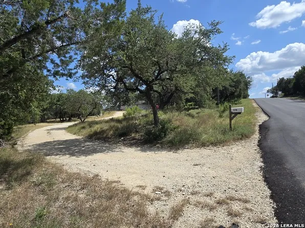 576 Gallagher Dr, Canyon Lake, TX 78133