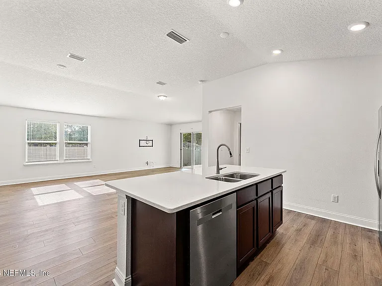 2907 Lucille Ln — Photo 9